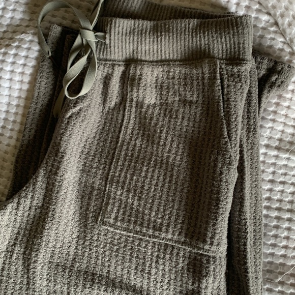 J.Crew crop waffle casual lounge pants 🦋 - Picture 6 of 13